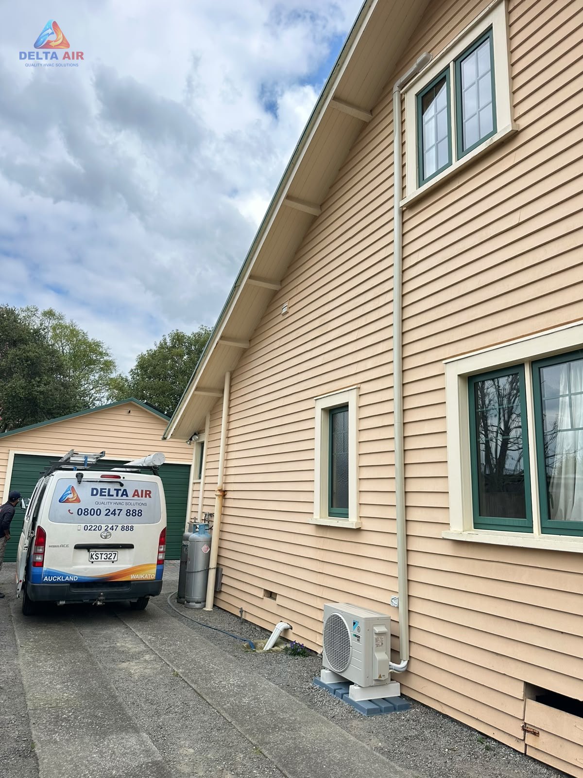 Kevin Knuth's house in Ngaruawahia with the Daikin outdoor unit on its stand and the pipe cover running up the wall to the upstairs room, with the Delta Air van in the driveway